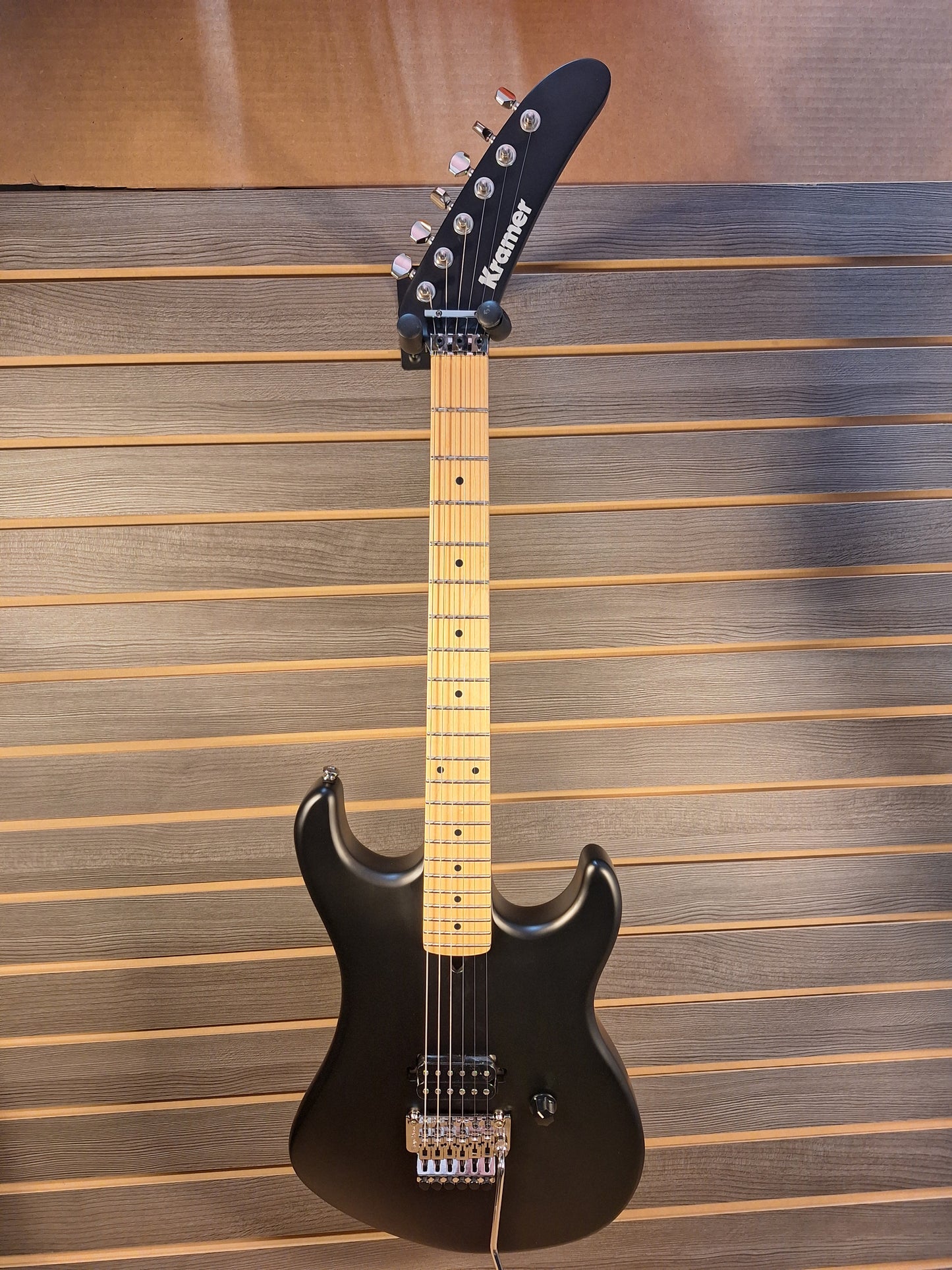 Kramer '84 Intruder Satin Black With Premium Gig Bag