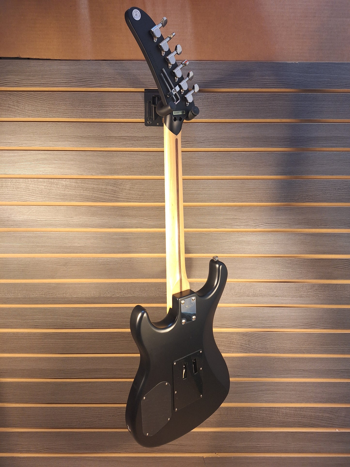 Kramer '84 Intruder Satin Black With Premium Gig Bag