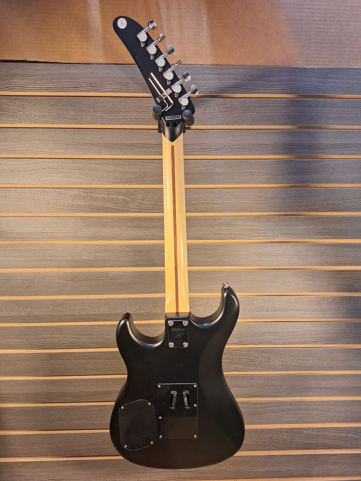 Kramer '84 Intruder Satin Black With Premium Gig Bag