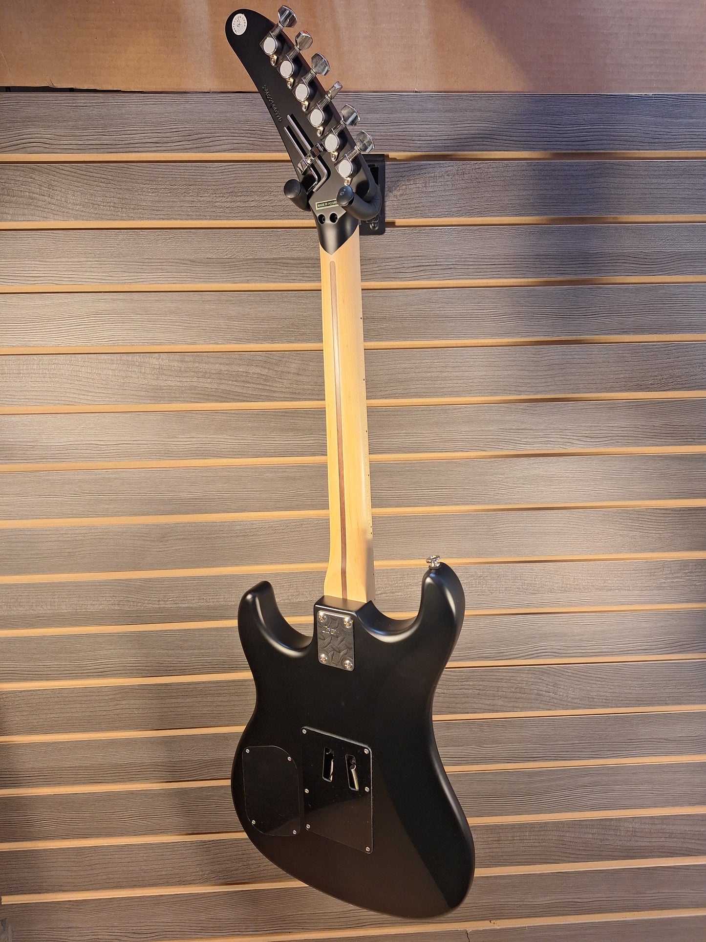 Kramer '84 Intruder Satin Black With Premium Gig Bag