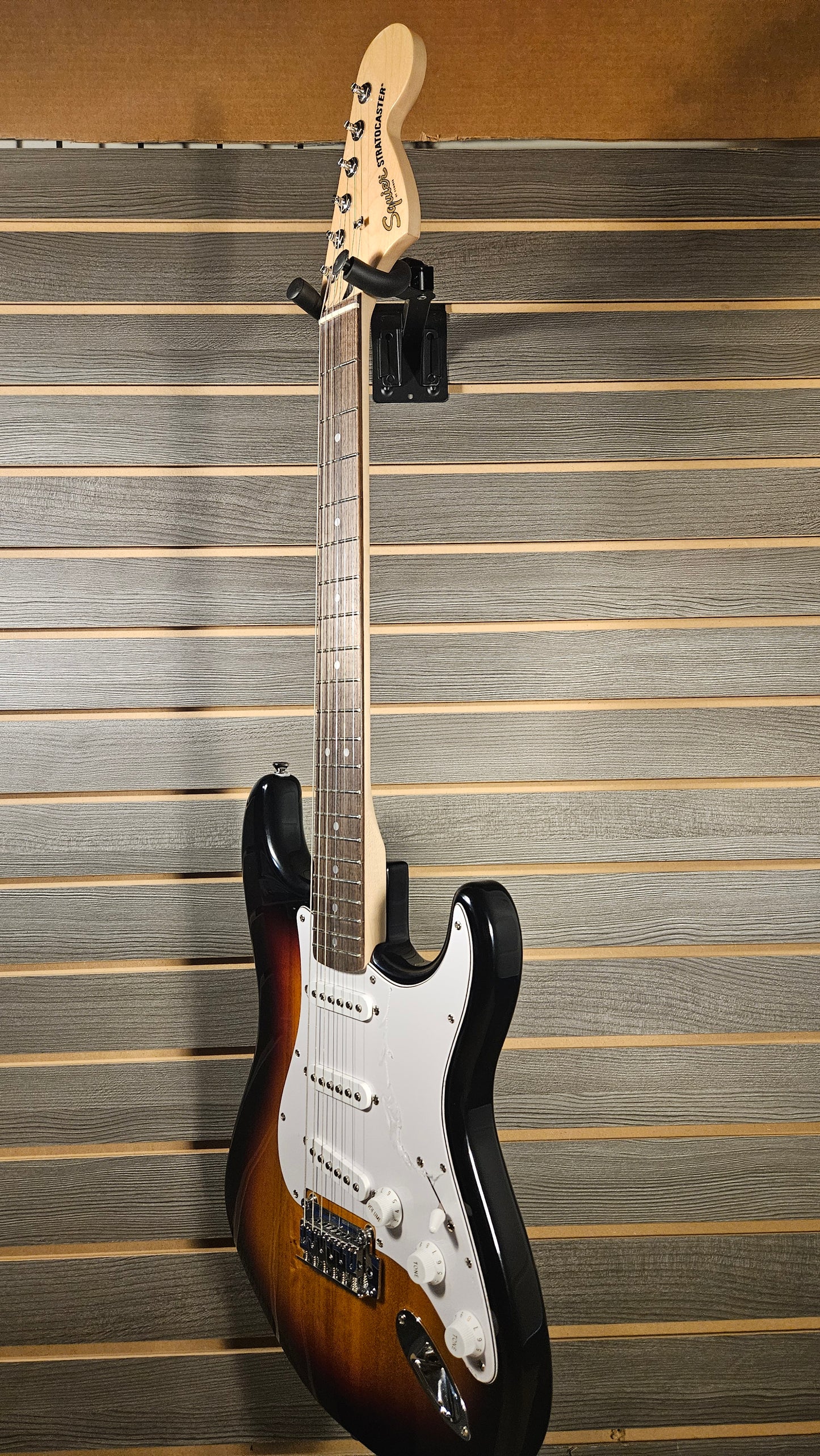 "USED" Squier AFF STRAT LRL WPG 3TS Electric Guitar