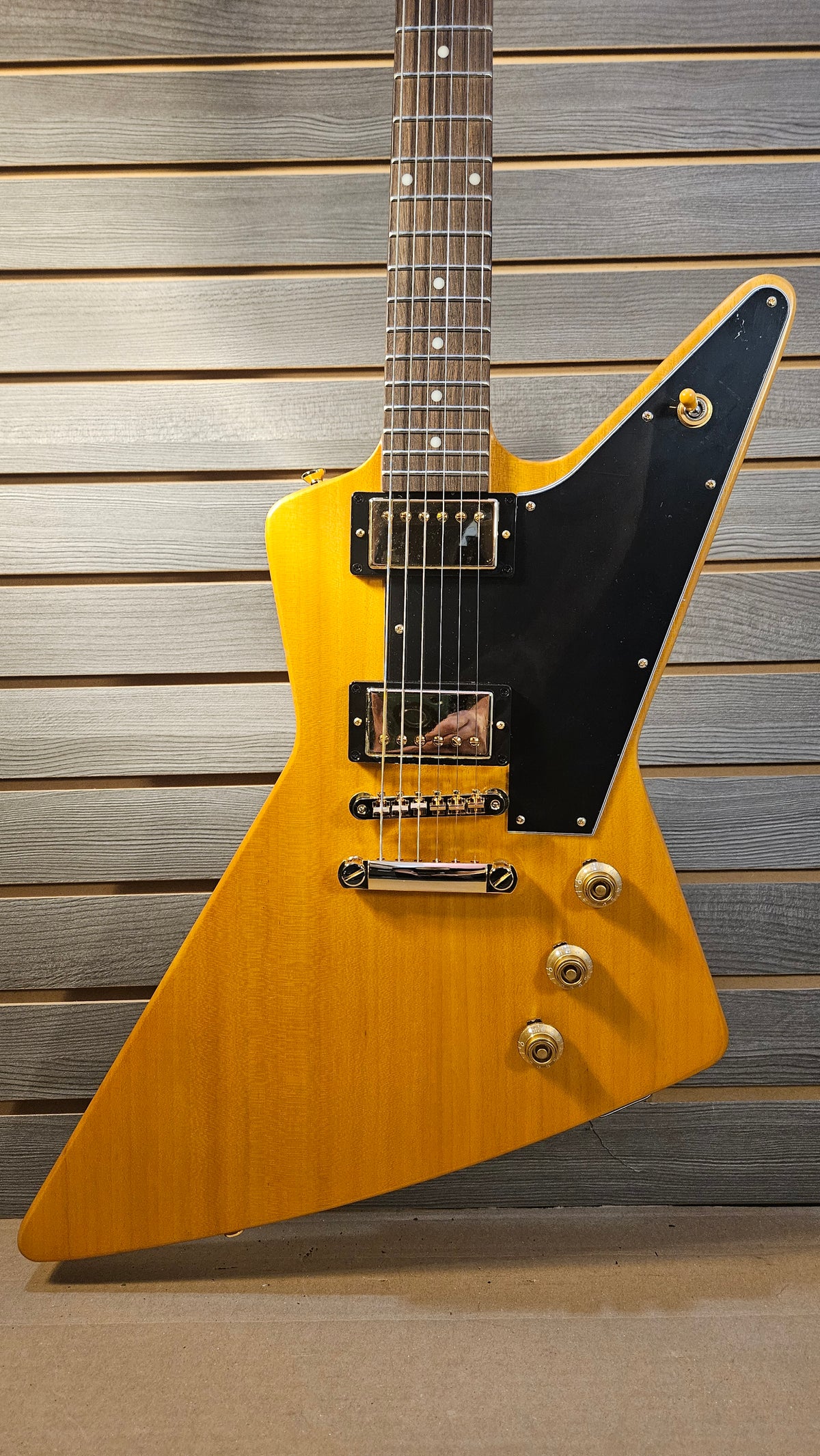 Epiphone 1958 Korina Explorer Black Pick Guard With Hard Case