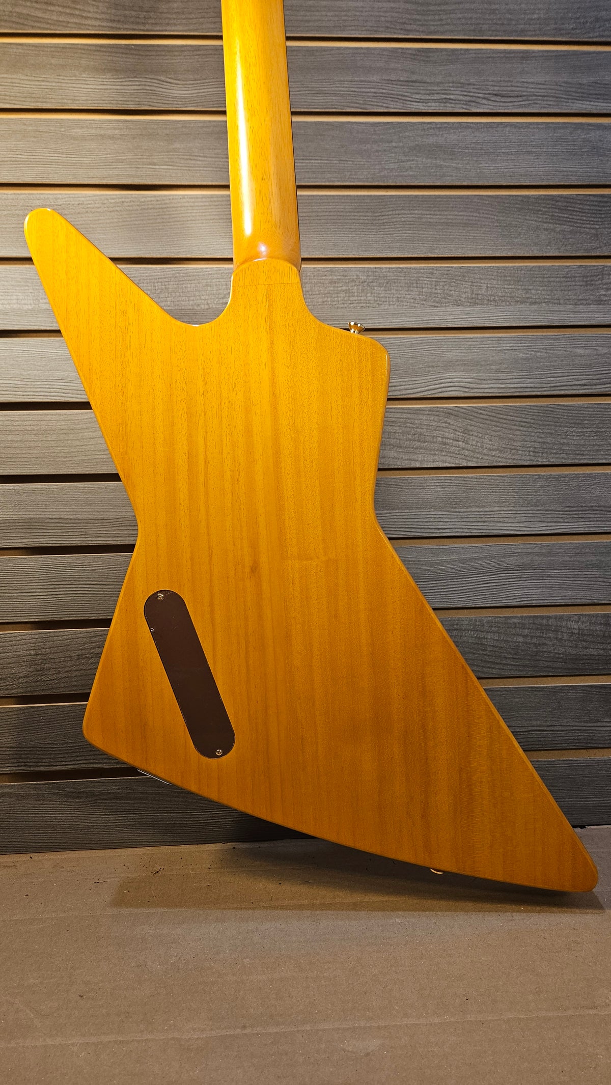 Epiphone 1958 Korina Explorer Black Pick Guard With Hard Case