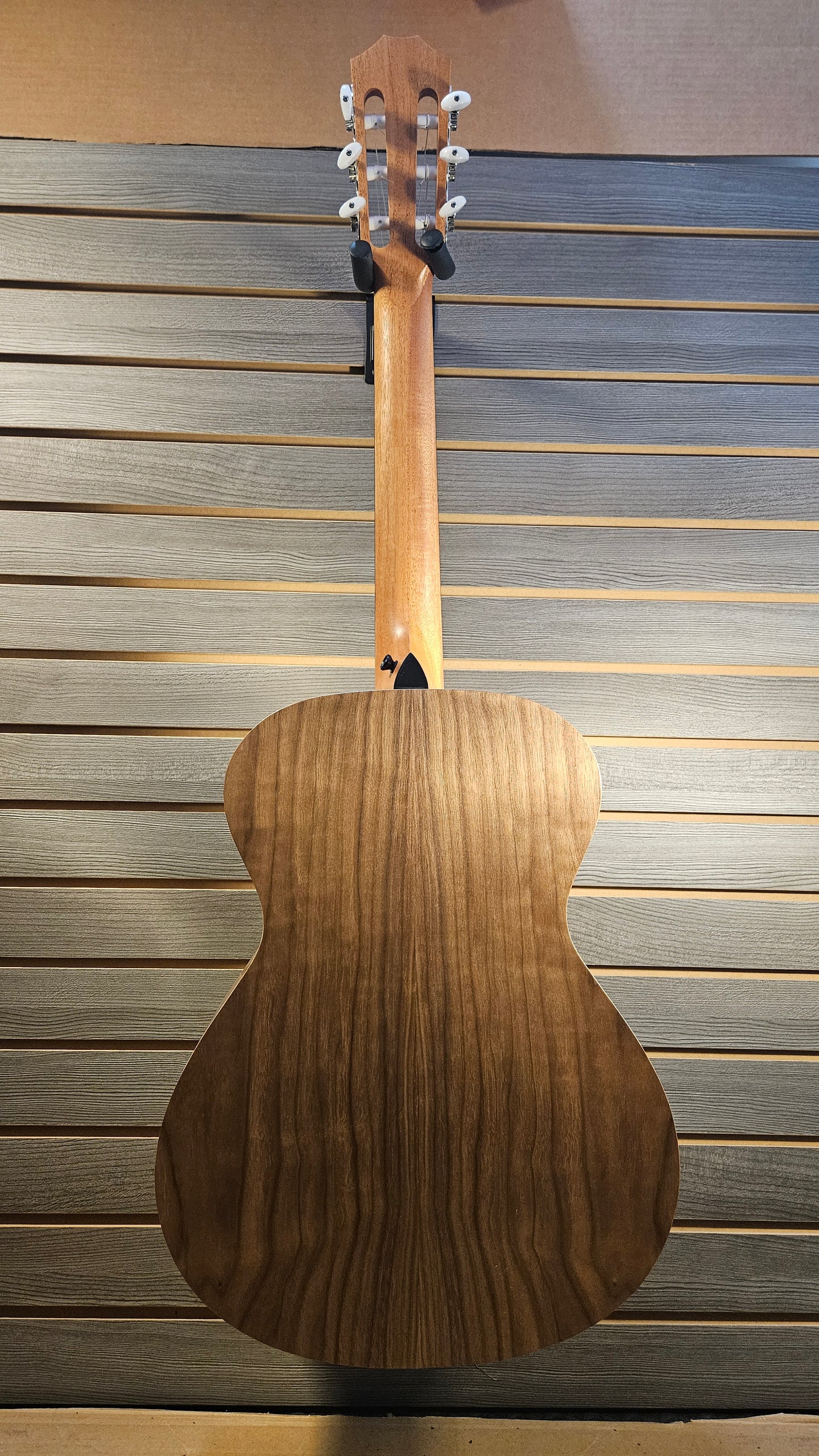 Taylor Academy 12e-n, Walnut/Spruce Nylon String Guitar