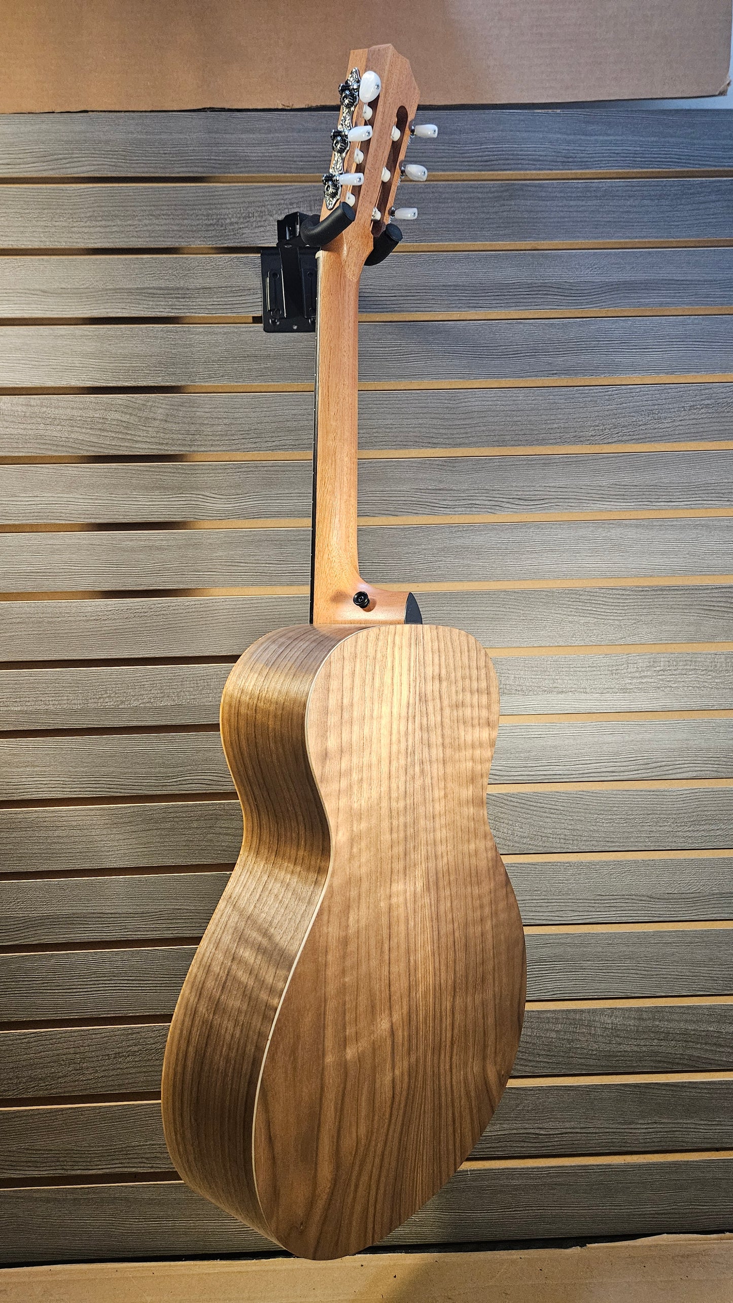 Taylor Academy 12e-n, Walnut/Spruce Nylon String Guitar
