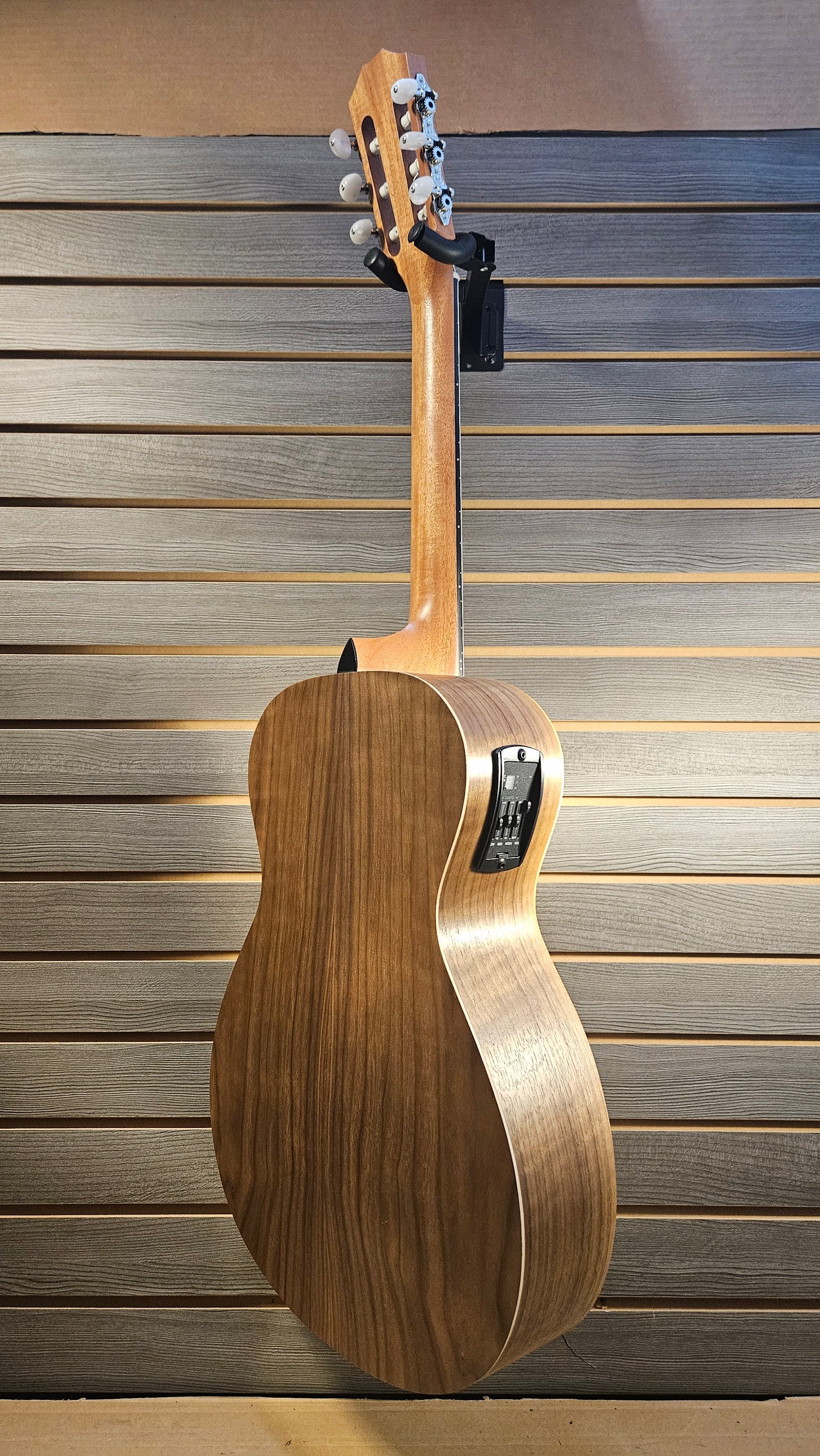 Taylor Academy 12e-n, Walnut/Spruce Nylon String Guitar