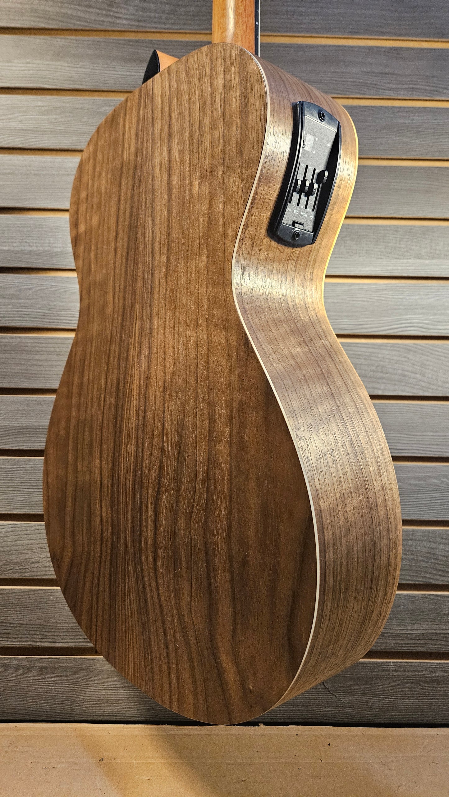 Taylor Academy 12e-n, Walnut/Spruce Nylon String Guitar