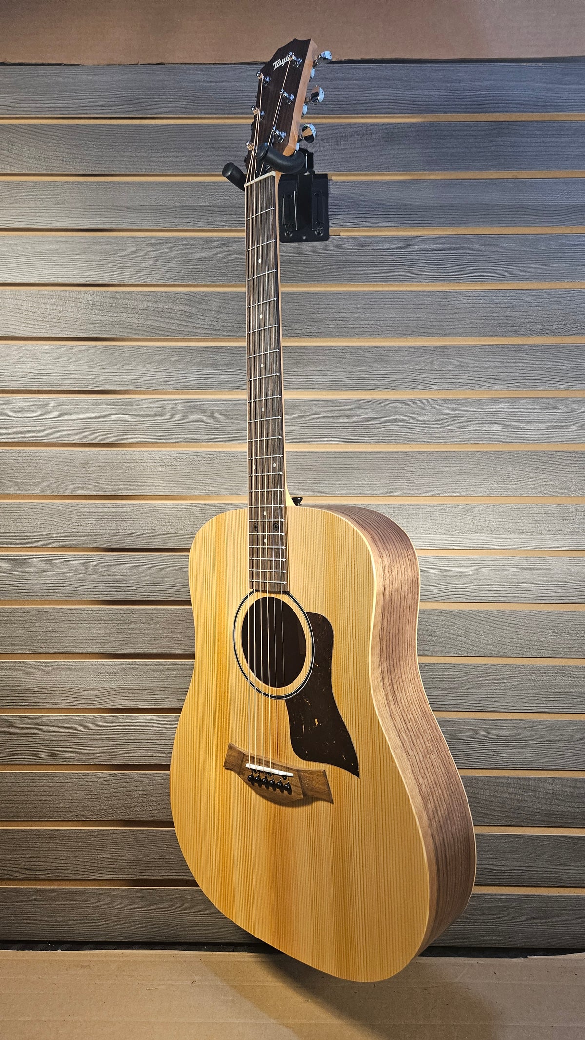 Taylor BBTe, Walnut Acoustic Guitar