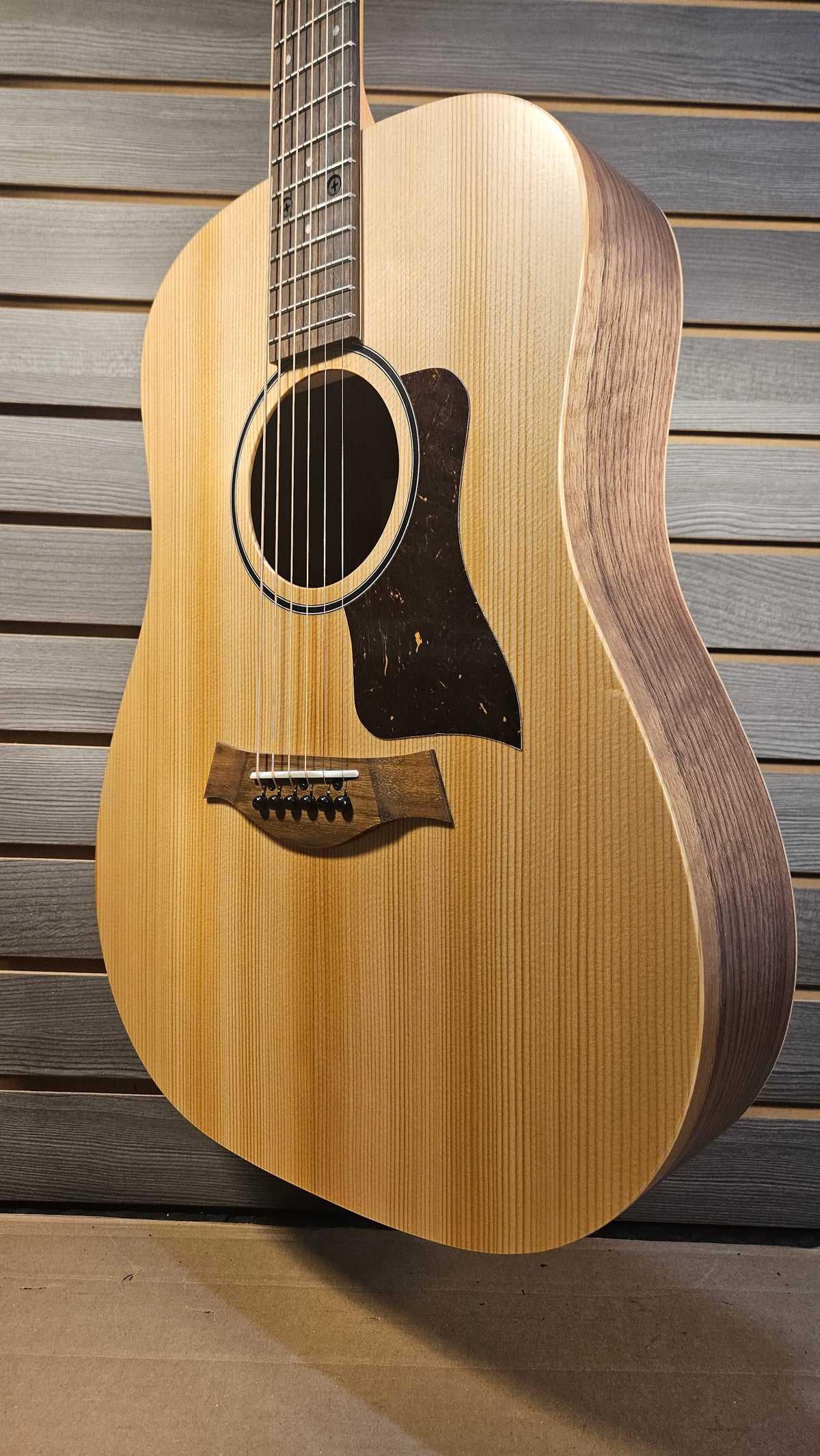 Taylor BBTe, Walnut Acoustic Guitar