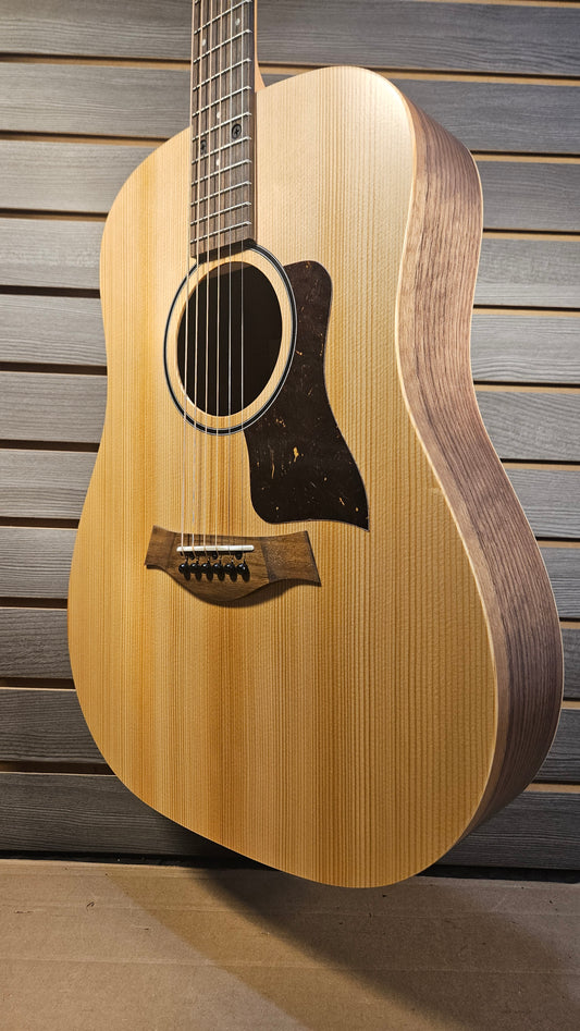 Taylor BBTe, Walnut Acoustic Guitar