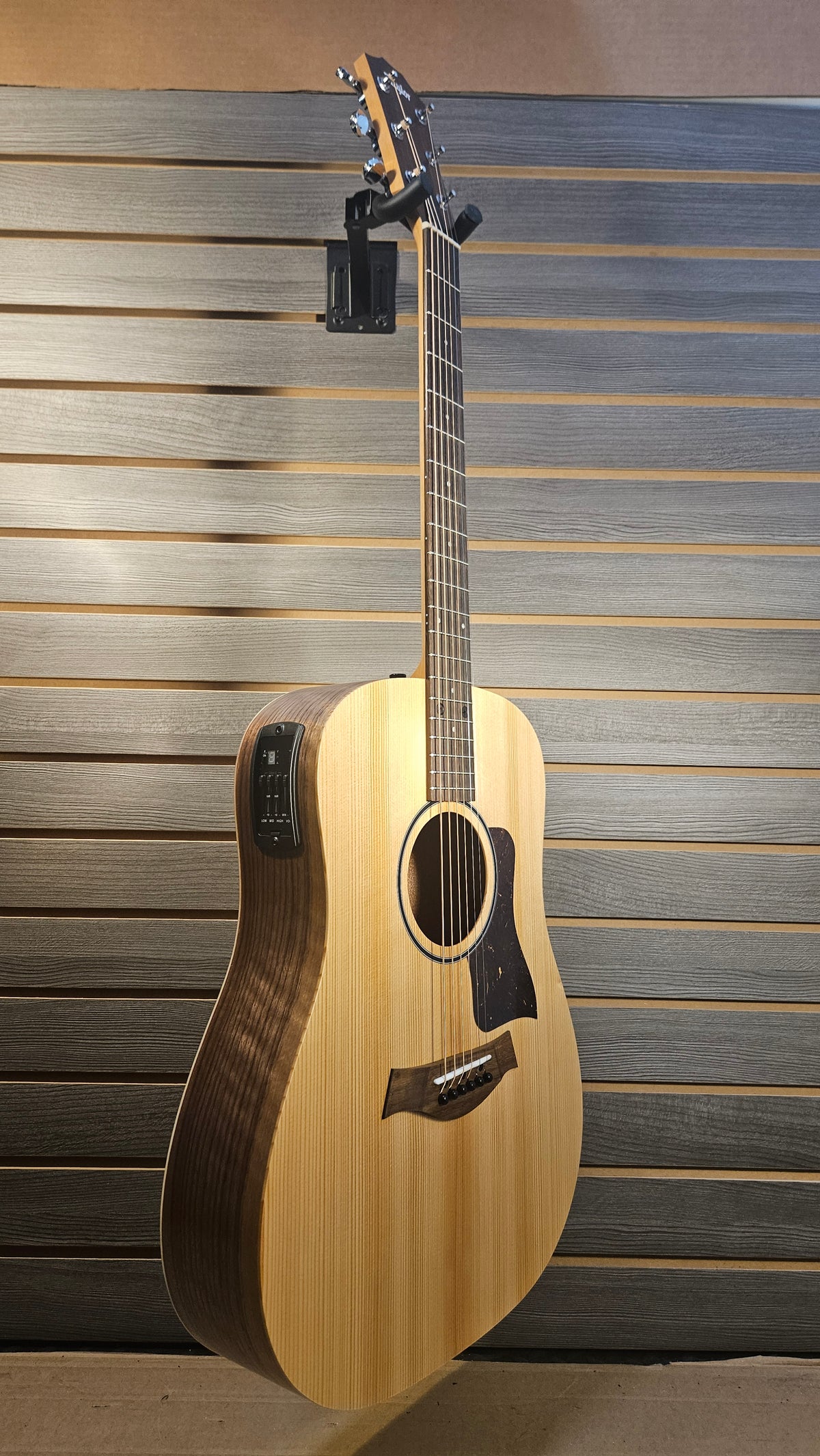 Taylor BBTe, Walnut Acoustic Guitar