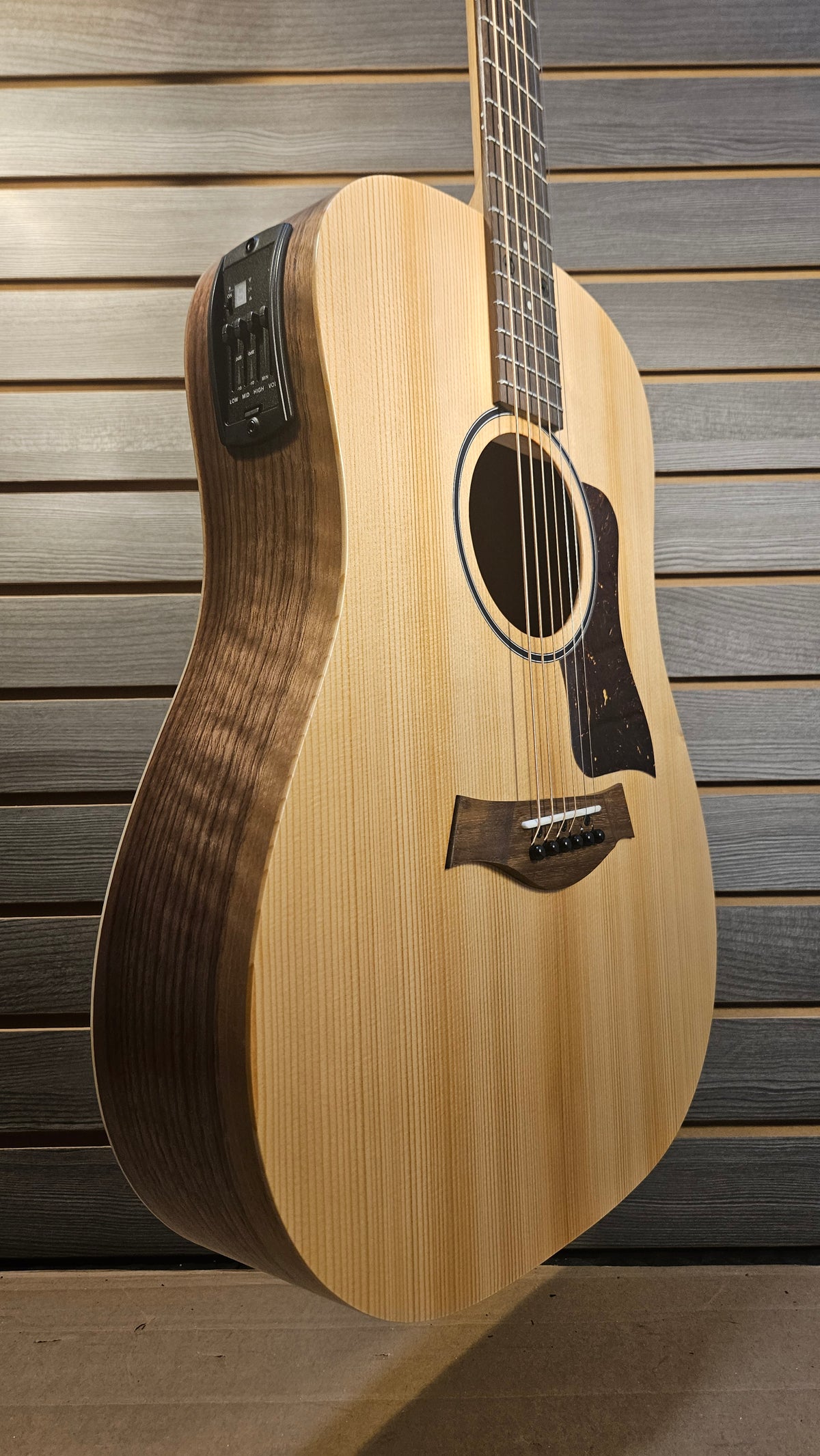 Taylor BBTe, Walnut Acoustic Guitar