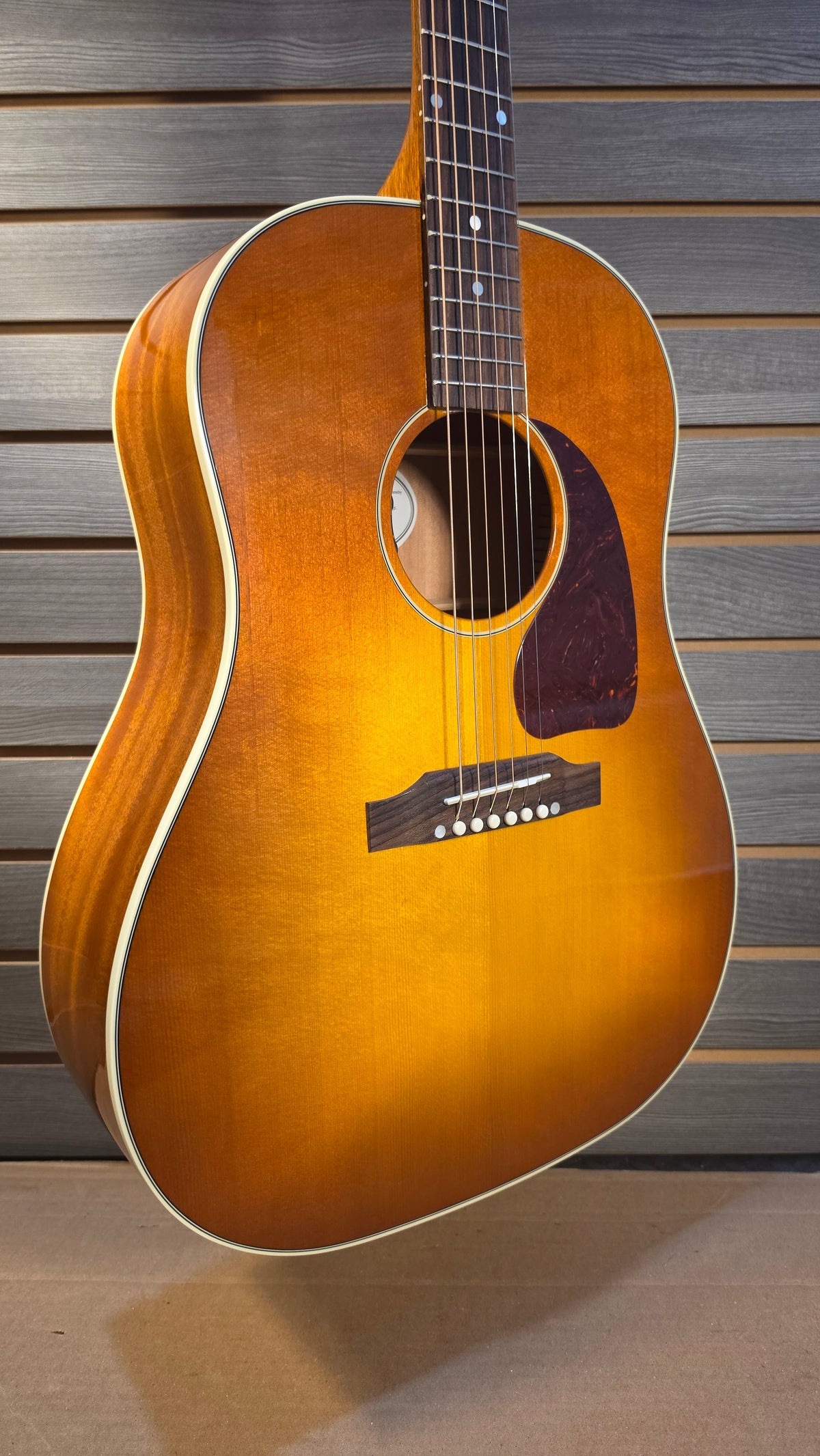 Gibson J-45 Standard Heritage Cherry Sunburst Acoustic Electric With Hardcase