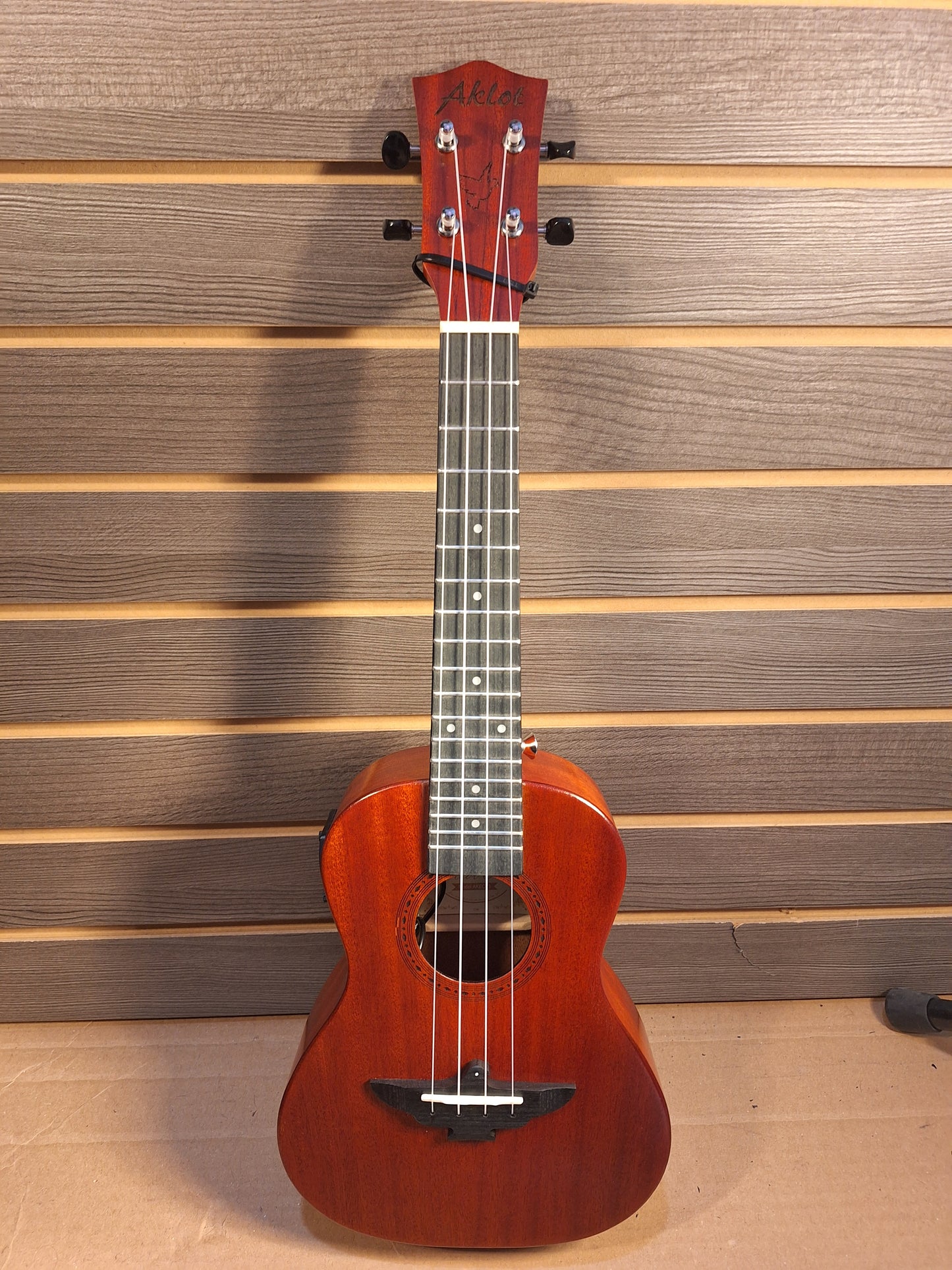 Used Aklot AKEC23 Ukulele