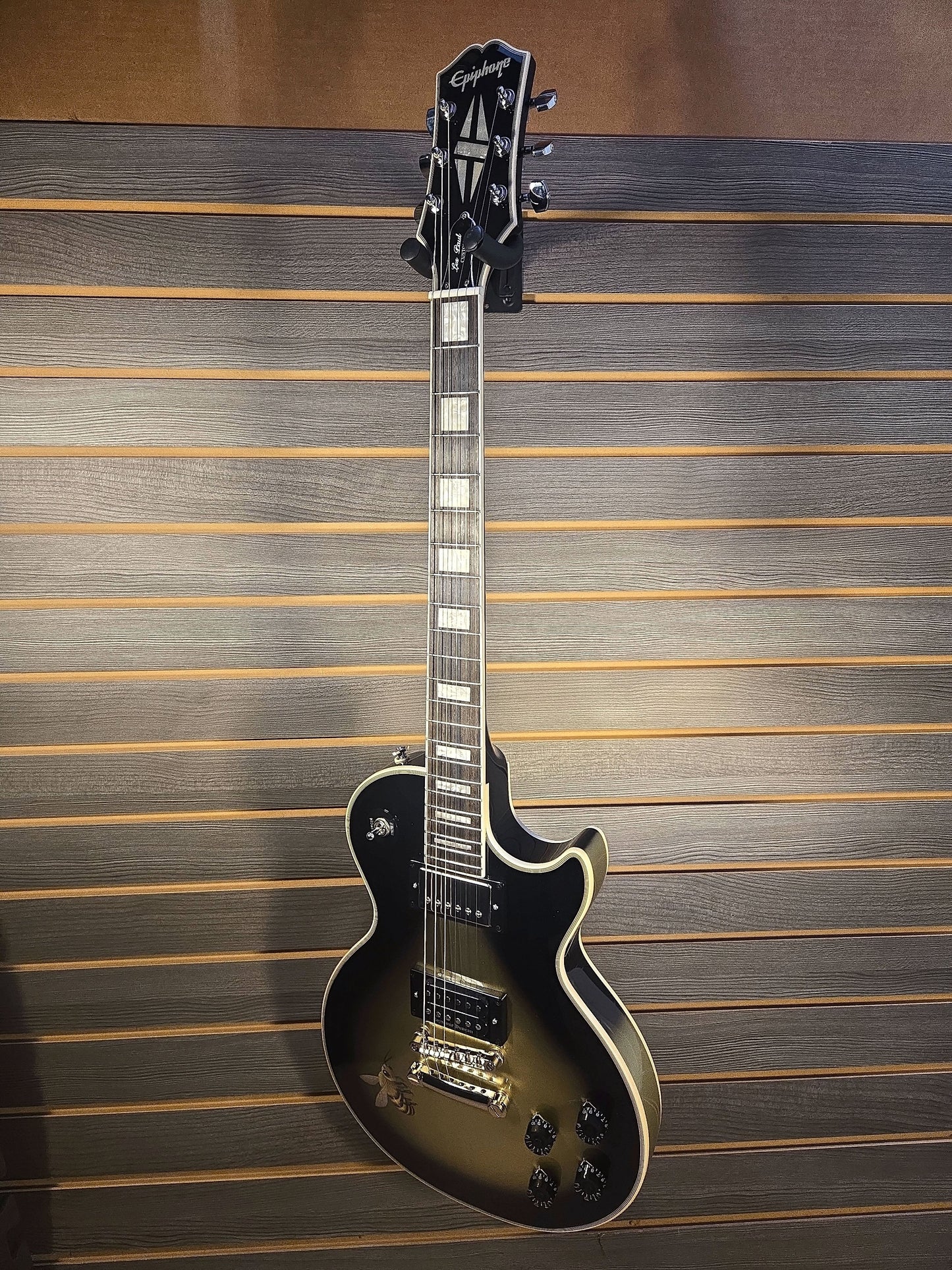 Epiphone Adam Jones Art Series Queen Bee Les Paul Custom Silverburst w/Hard Protector Case