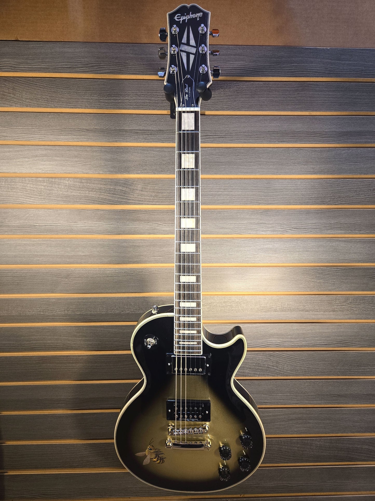Epiphone Adam Jones Art Series Queen Bee Les Paul Custom Silverburst w/Hard Protector Case