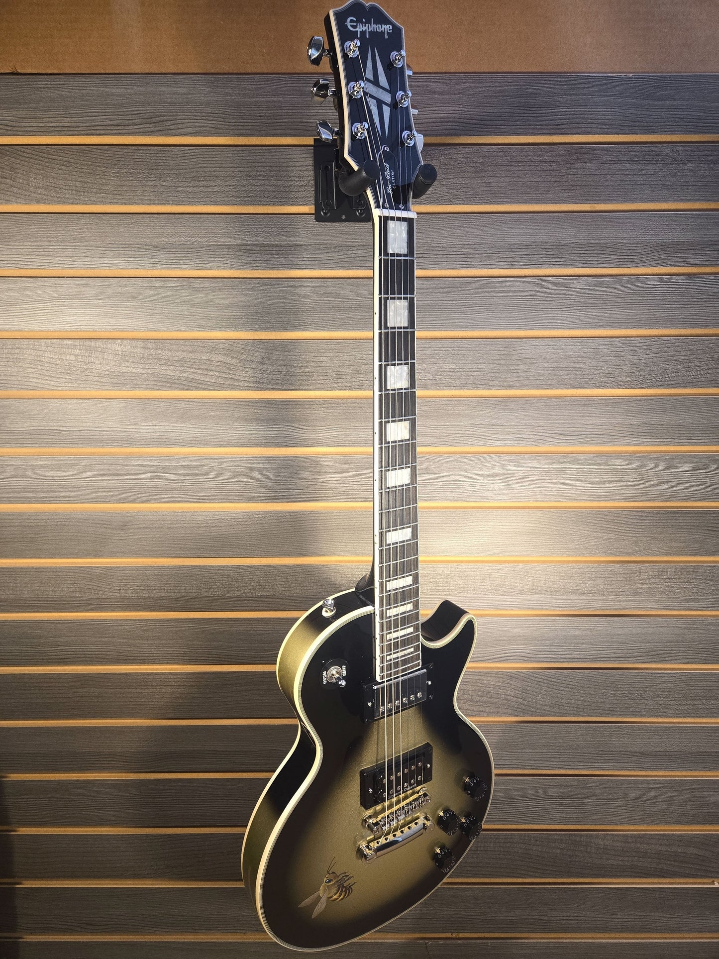 Epiphone Adam Jones Art Series Queen Bee Les Paul Custom Silverburst w/Hard Protector Case