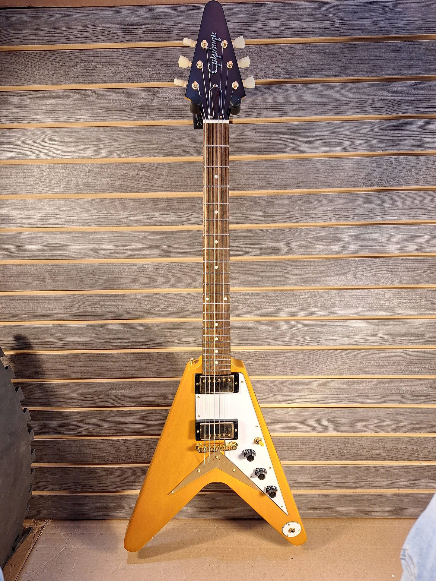Epiphone 1958 Korina Flying V Gold
