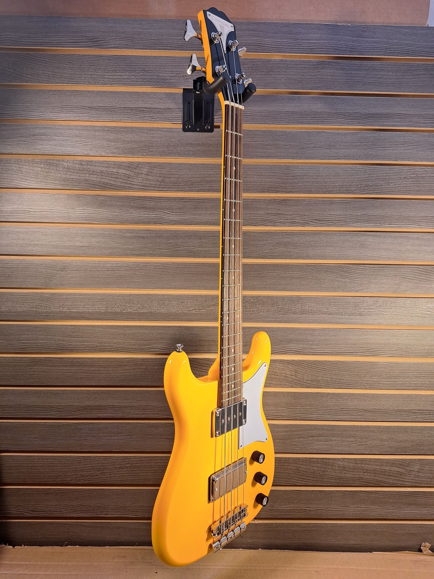 Epiphone Newport Bass (Short Scale) California Coral